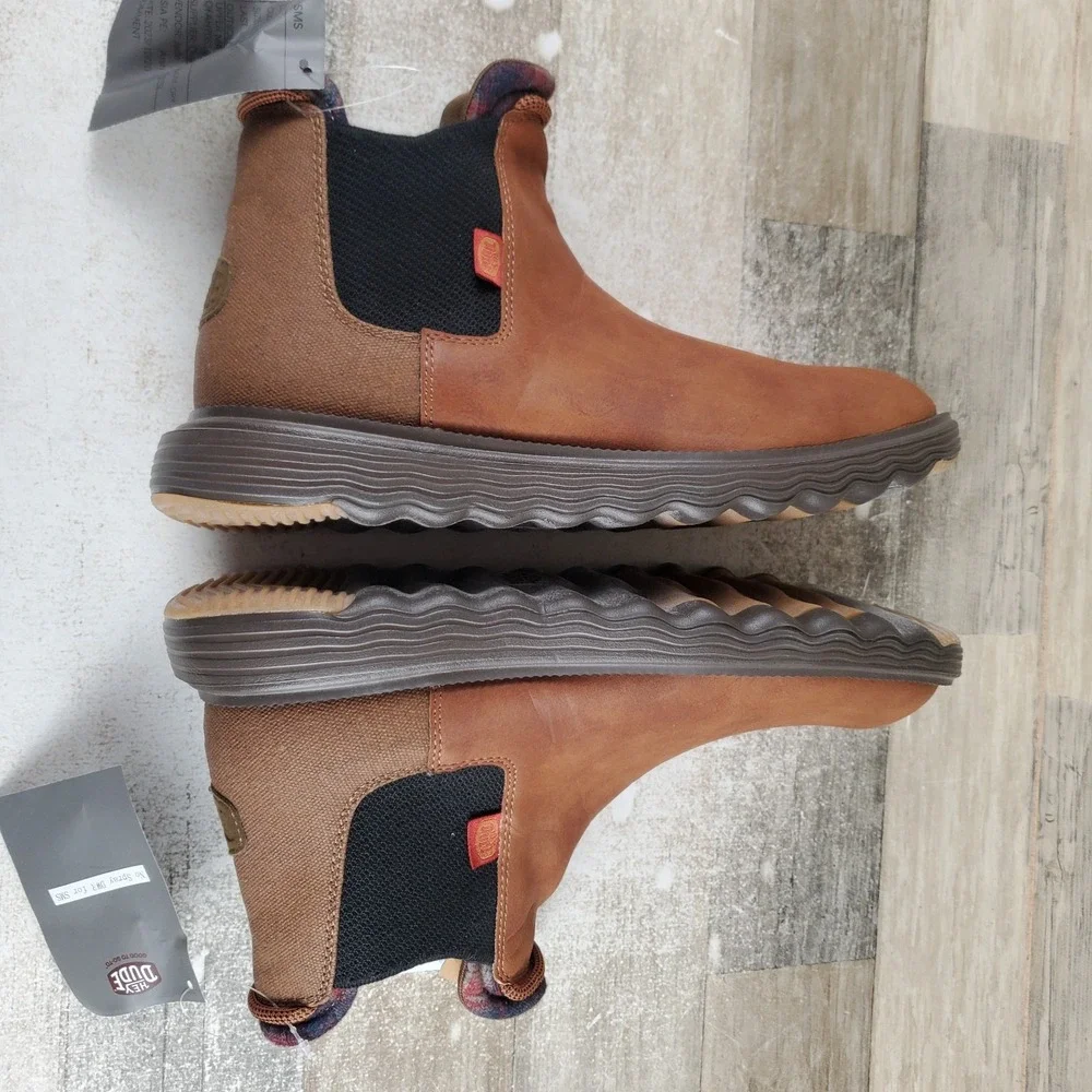 Hey Dude Branson Classic Mens Chelsea Boot Sz 9 Cognac Faux Leather Round Toe